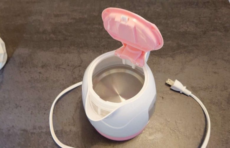 Amazonで購入した電気ケトルの写真